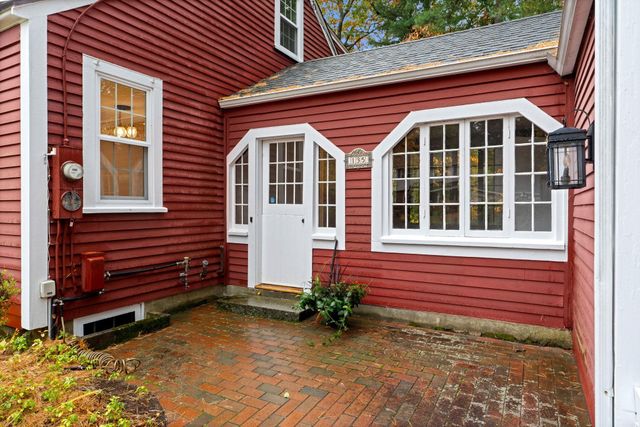 135 Walnut Hill Avenue, Manchester, NH 03104