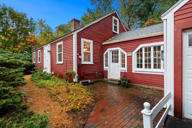 135 Walnut Hill Avenue, Manchester, NH 03104