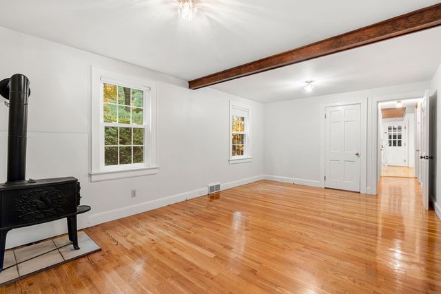 135 Walnut Hill Avenue, Manchester, NH 03104