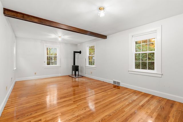 135 Walnut Hill Avenue, Manchester, NH 03104