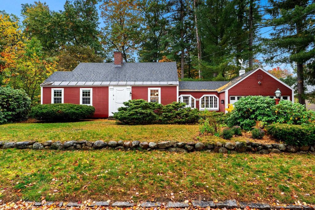 135 Walnut Hill Avenue, Manchester, NH 03104