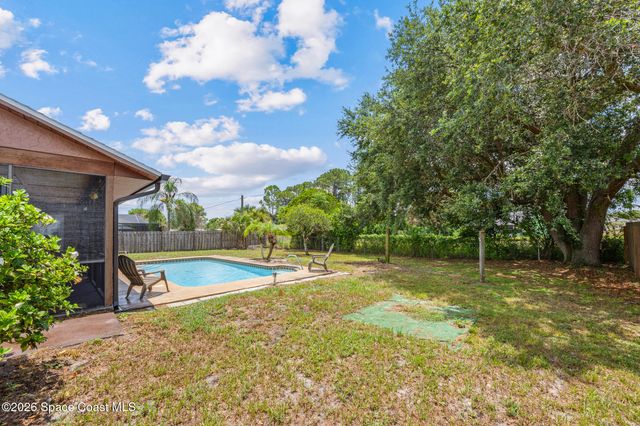 776 Beacon Street NW, Palm Bay, FL 32907