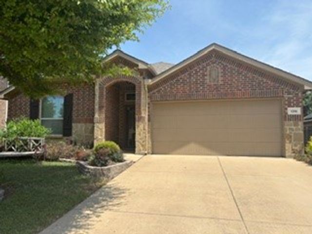 1316 Shelley Drive, Burleson, TX 76028