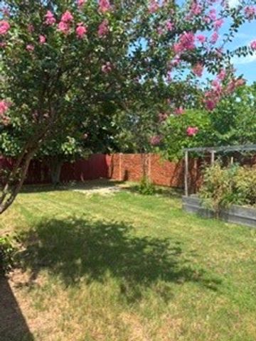 1316 Shelley Drive, Burleson, TX 76028