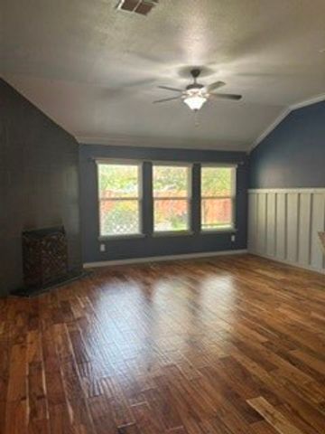 1316 Shelley Drive, Burleson, TX 76028
