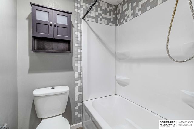 9023 Gary Circle, Omaha, NE 68138