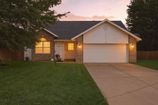 1114 West Thorngate Drive, Ozark, MO 65721
