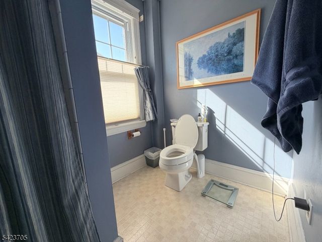 28 W Union Ave, Bound Brook Boro, NJ 08805