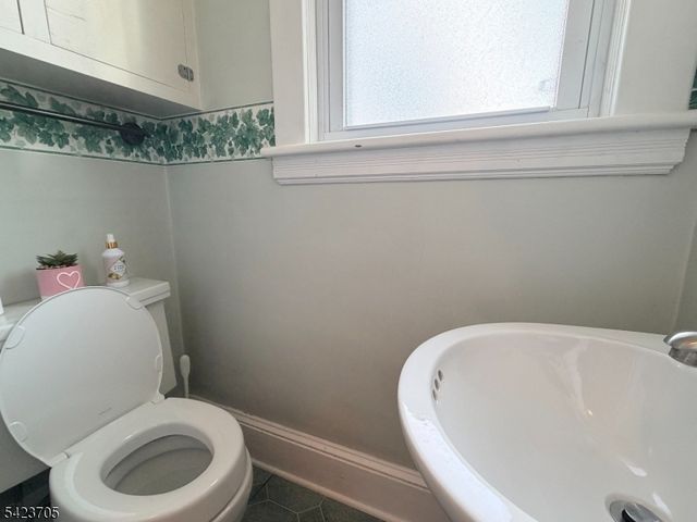 28 W Union Ave, Bound Brook Boro, NJ 08805