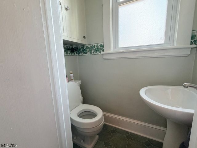 28 W Union Ave, Bound Brook Boro, NJ 08805