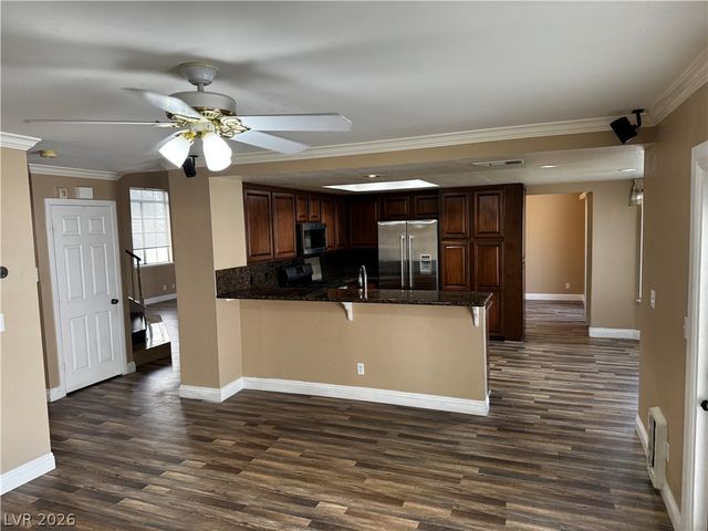 8248 Dolphin Bay Court, Las Vegas, NV 89128