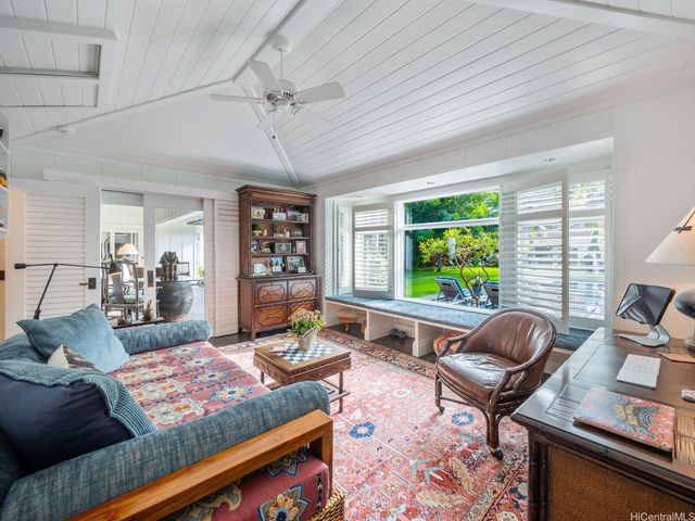 1586 Mokulua Drive, Kailua, HI 96734