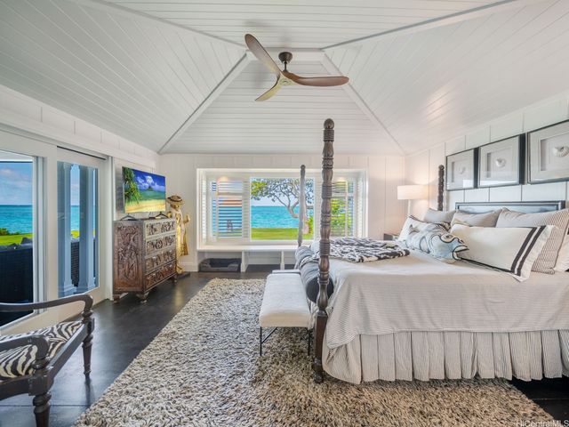 1586 Mokulua Drive, Kailua, HI 96734