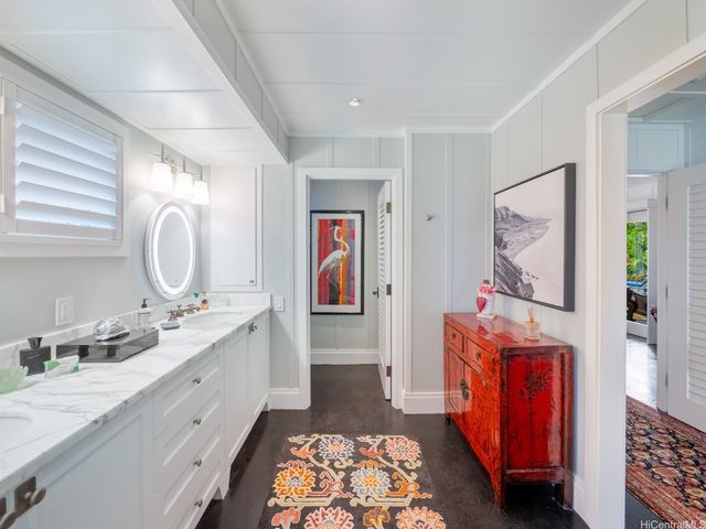 1586 Mokulua Drive, Kailua, HI 96734