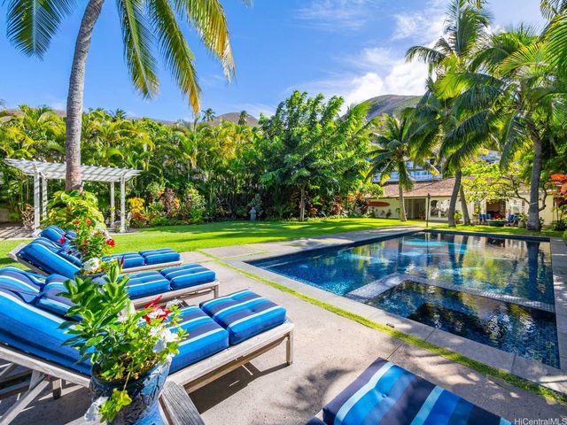 1586 Mokulua Drive, Kailua, HI 96734