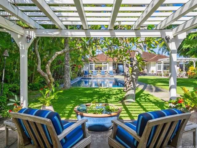 1586 Mokulua Drive, Kailua, HI 96734