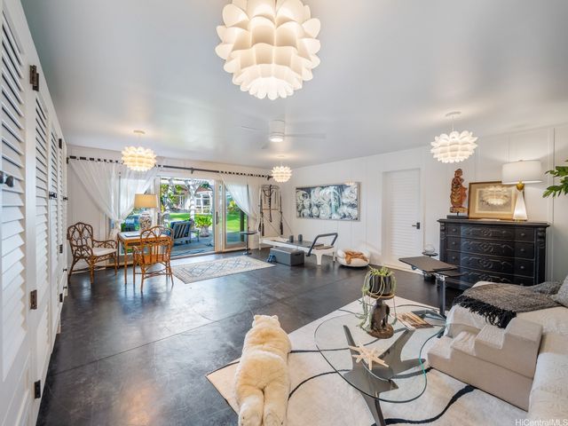 1586 Mokulua Drive, Kailua, HI 96734