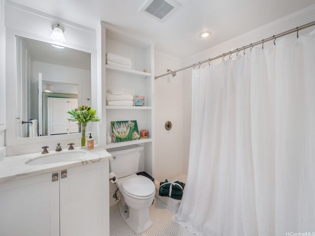 1586 Mokulua Drive, Kailua, HI 96734
