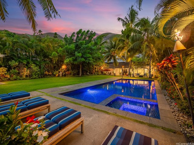 1586 Mokulua Drive, Kailua, HI 96734