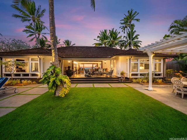 1586 Mokulua Drive, Kailua, HI 96734