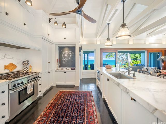1586 Mokulua Drive, Kailua, HI 96734