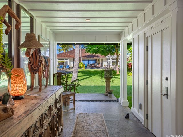 1586 Mokulua Drive, Kailua, HI 96734