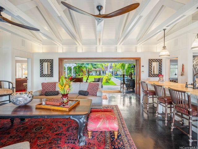 1586 Mokulua Drive, Kailua, HI 96734