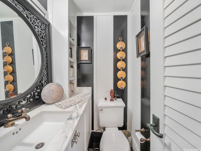 1586 Mokulua Drive, Kailua, HI 96734