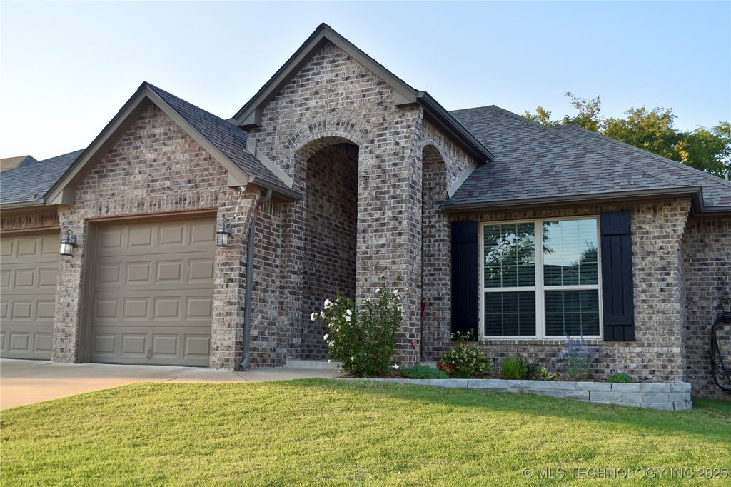 1812 E Jacksonville Street, Broken Arrow, OK 74012