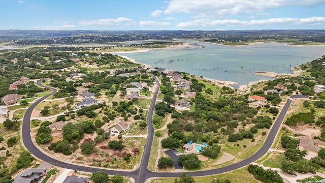 378 Oak Shores Dr, Canyon Lake, TX 78133