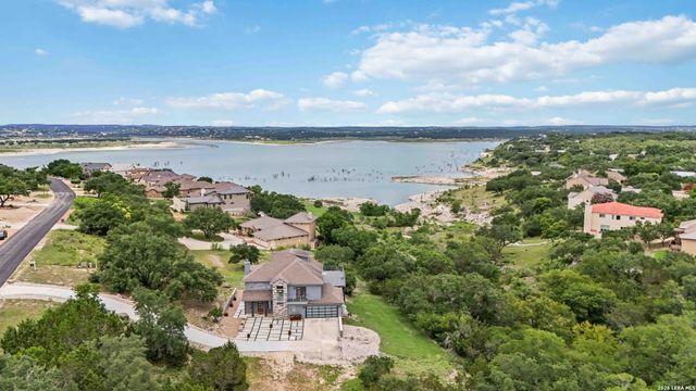 378 Oak Shores Dr, Canyon Lake, TX 78133