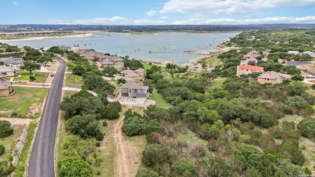 378 Oak Shores Dr, Canyon Lake, TX 78133