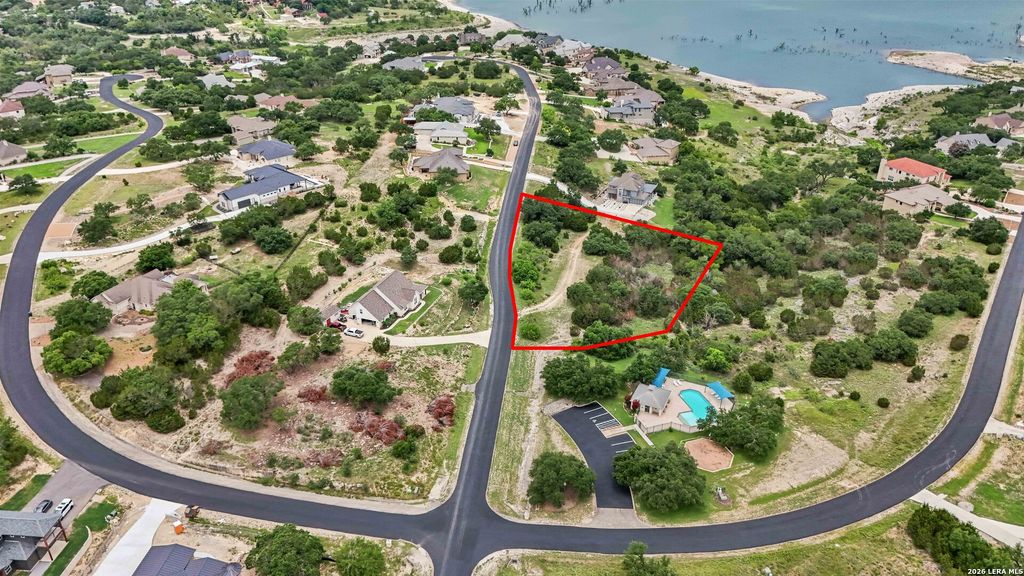 378 Oak Shores Dr, Canyon Lake, TX 78133