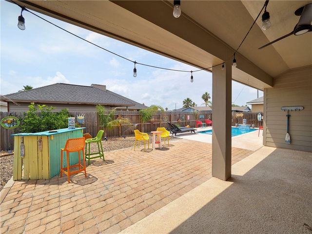 15109 Dasmarinas Dr, Corpus Christi, TX 78418