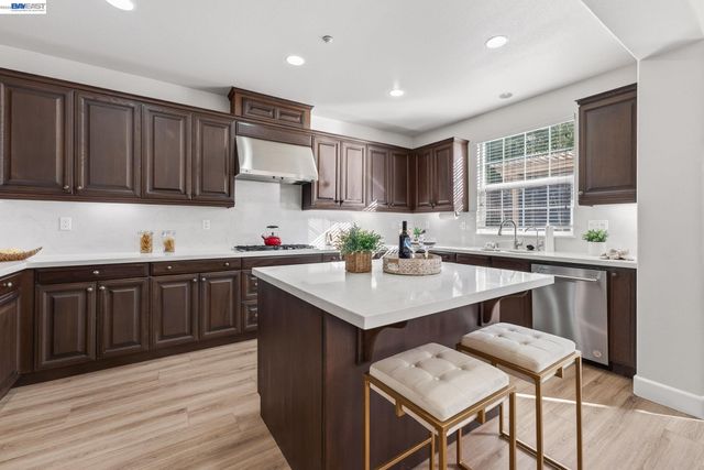 4915 Shelton St, Dublin, CA 94568