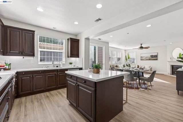 4915 Shelton St, Dublin, CA 94568