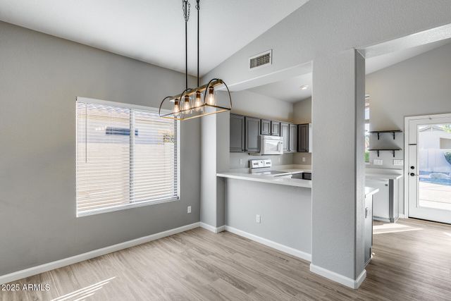 4043 W DESERT HOLLOW Drive, Phoenix, AZ 85083