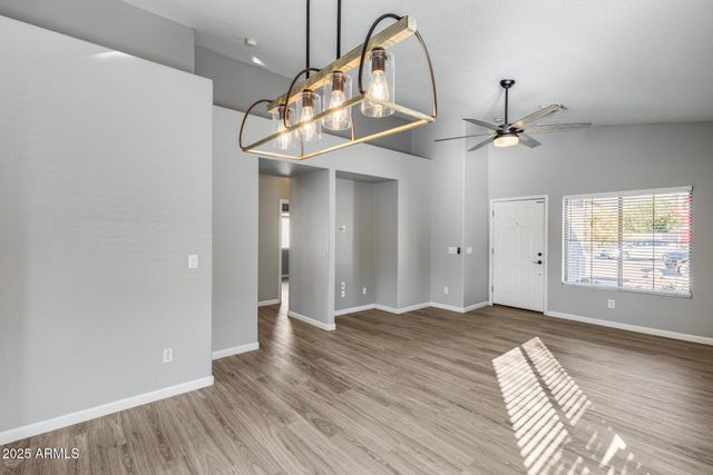 4043 W DESERT HOLLOW Drive, Phoenix, AZ 85083