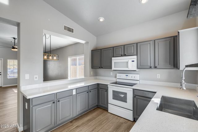 4043 W DESERT HOLLOW Drive, Phoenix, AZ 85083