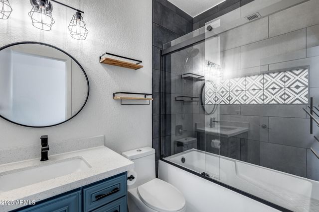 4043 W DESERT HOLLOW Drive, Phoenix, AZ 85083