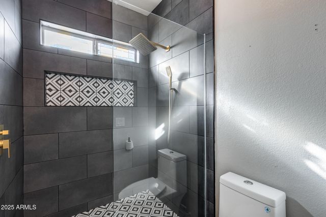 4043 W DESERT HOLLOW Drive, Phoenix, AZ 85083