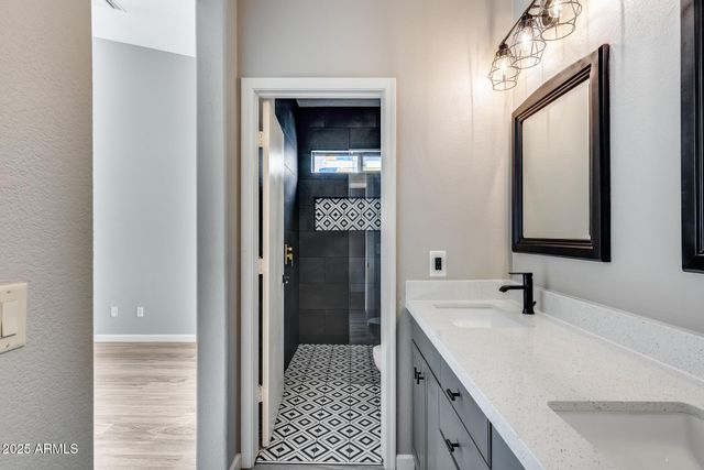 4043 W DESERT HOLLOW Drive, Phoenix, AZ 85083