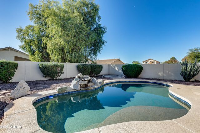 4043 W DESERT HOLLOW Drive, Phoenix, AZ 85083