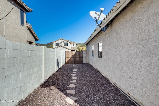 4043 W DESERT HOLLOW Drive, Phoenix, AZ 85083