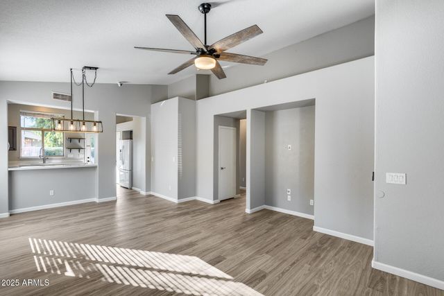 4043 W DESERT HOLLOW Drive, Phoenix, AZ 85083