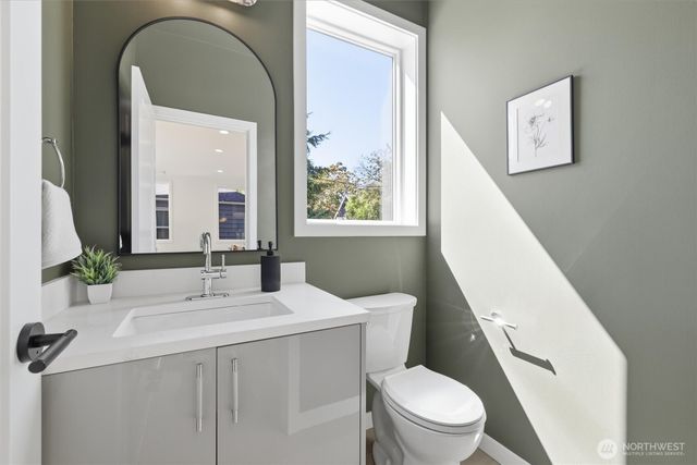 2726 NE Blakeley Street, Seattle, WA 98105