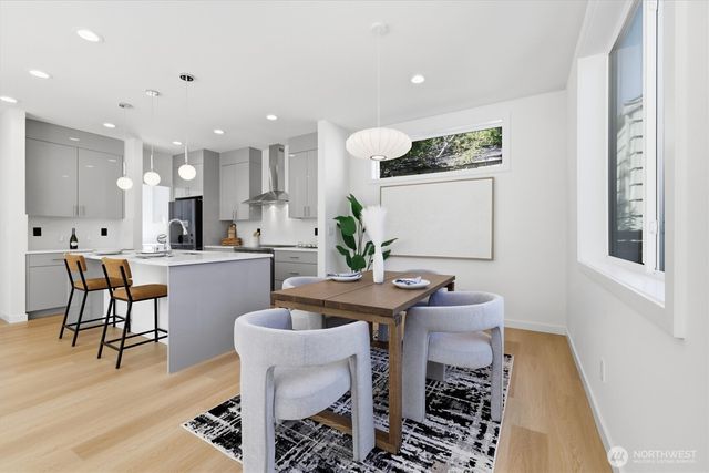 2726 NE Blakeley Street, Seattle, WA 98105