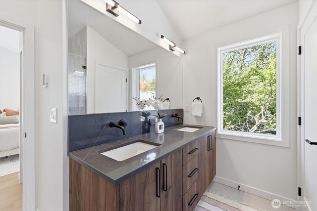 2726 NE Blakeley Street, Seattle, WA 98105
