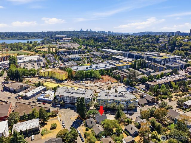 2726 NE Blakeley Street, Seattle, WA 98105