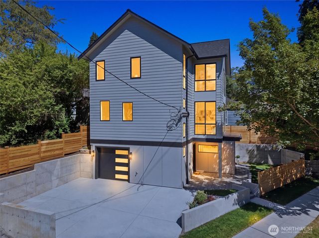 2726 NE Blakeley Street, Seattle, WA 98105